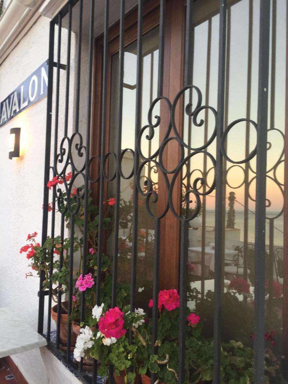 Hostal Avalon Nerja Exterior foto